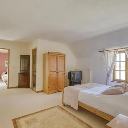 Hotel Character With Enclosed Garden Berigny